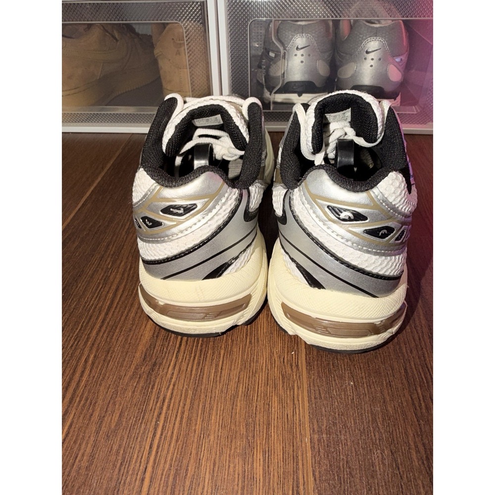 ASICS - Picture 4 of 6